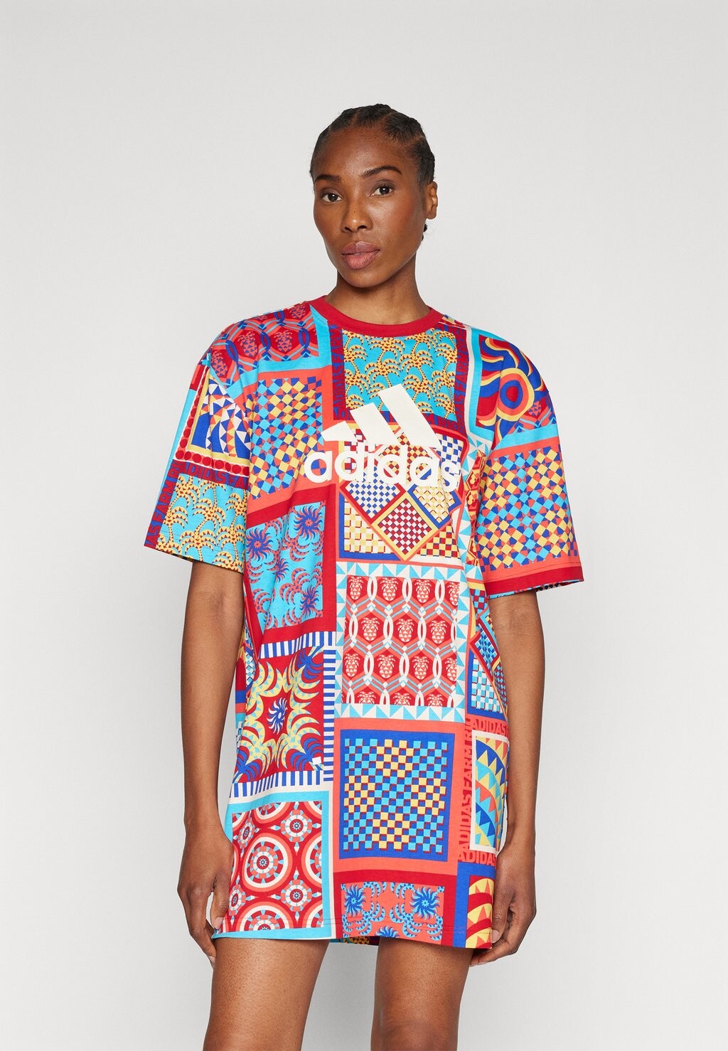 Платье из джерси ADIDAS X FARM DRESS SLIM adidas Sportswear, цвет bold blue/power red
Платье из джерси ADIDAS X FARM DRESS SLIM adidas Sportswear, цвет bold blue/power red