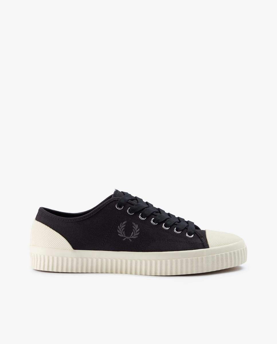 Черные парусиновые кроссовки унисекс на шнуровке с логотипом сбоку Fred Perry, черный
Черные парусиновые кроссовки унисекс на шнуровке с логотипом сбоку Fred Perry, черный
