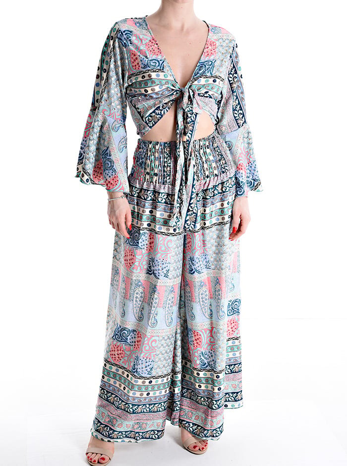 Широкие брючины с узором Silk Coord, эластичный рукав 3/4 и V-образный вырез, синий
Широкие брючины с узором Silk Coord, эластичный рукав 3/4 и V-образный вырез, синий