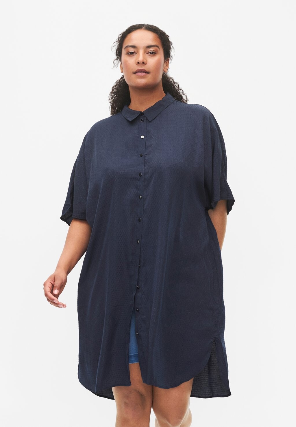 Платье Camisero Zizzi С КОРОТКИМИ РУКАВАМИ С ТОЧЕЧНОЙ ТЕКСТУРОЙ, цвет total eclipse
Платье Camisero Zizzi С КОРОТКИМИ РУКАВАМИ С ТОЧЕЧНОЙ ТЕКСТУРОЙ, цвет total eclipse