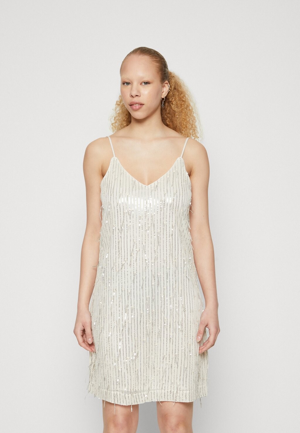 Коктейльное платье / Вечернее платье VIJEA STRAP V NECK SHORT DRESS VILA, серебро
Коктейльное платье / Вечернее платье VIJEA STRAP V NECK SHORT DRESS VILA, серебро