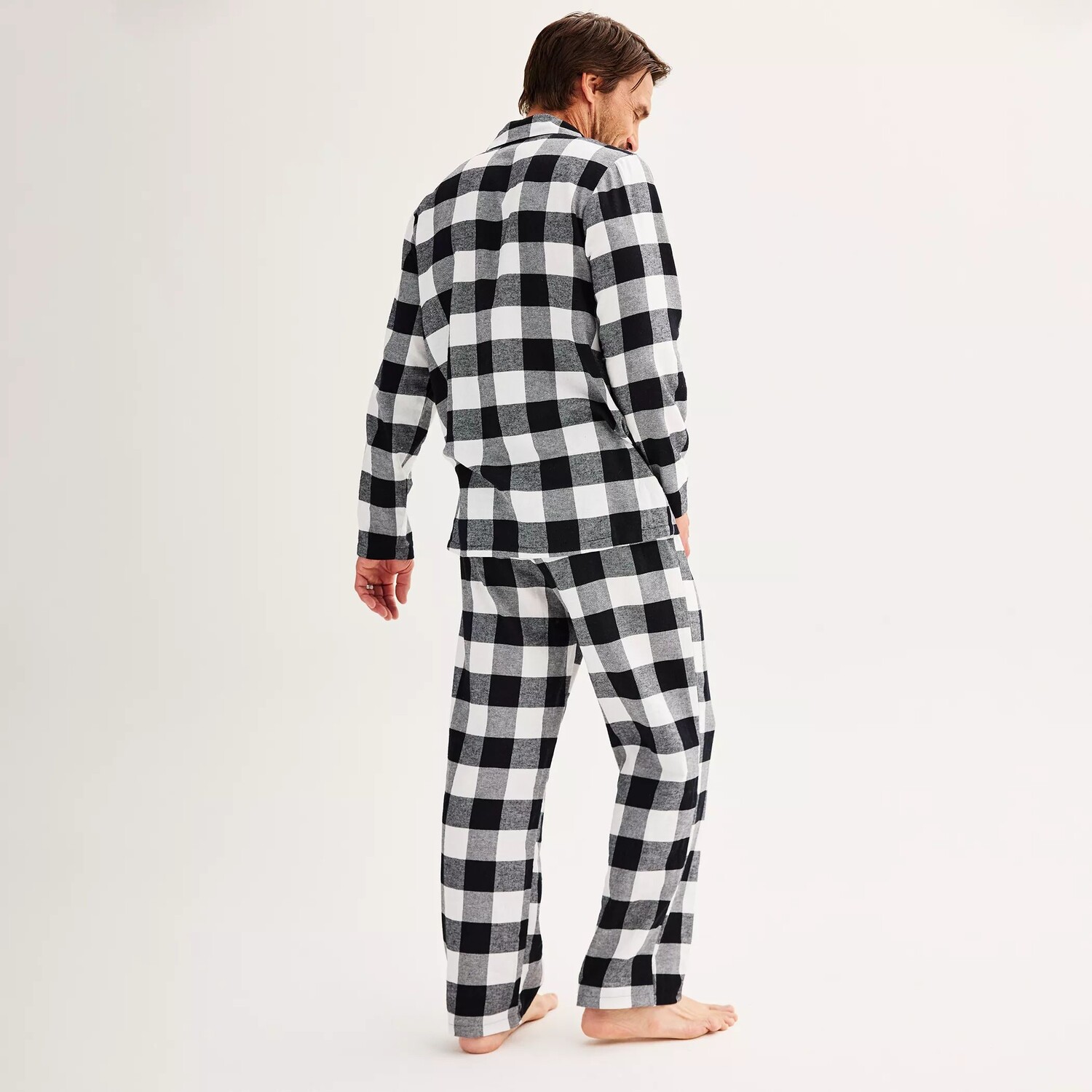 Мужские Jammies For Your Families Пижамный комплект из фланелевой ткани в клетку Buffalo с вырезом сверху и снизу
Мужские Jammies For Your Families Пижамный комплект из фланелевой ткани в клетку Buffalo с вырезом сверху и снизу