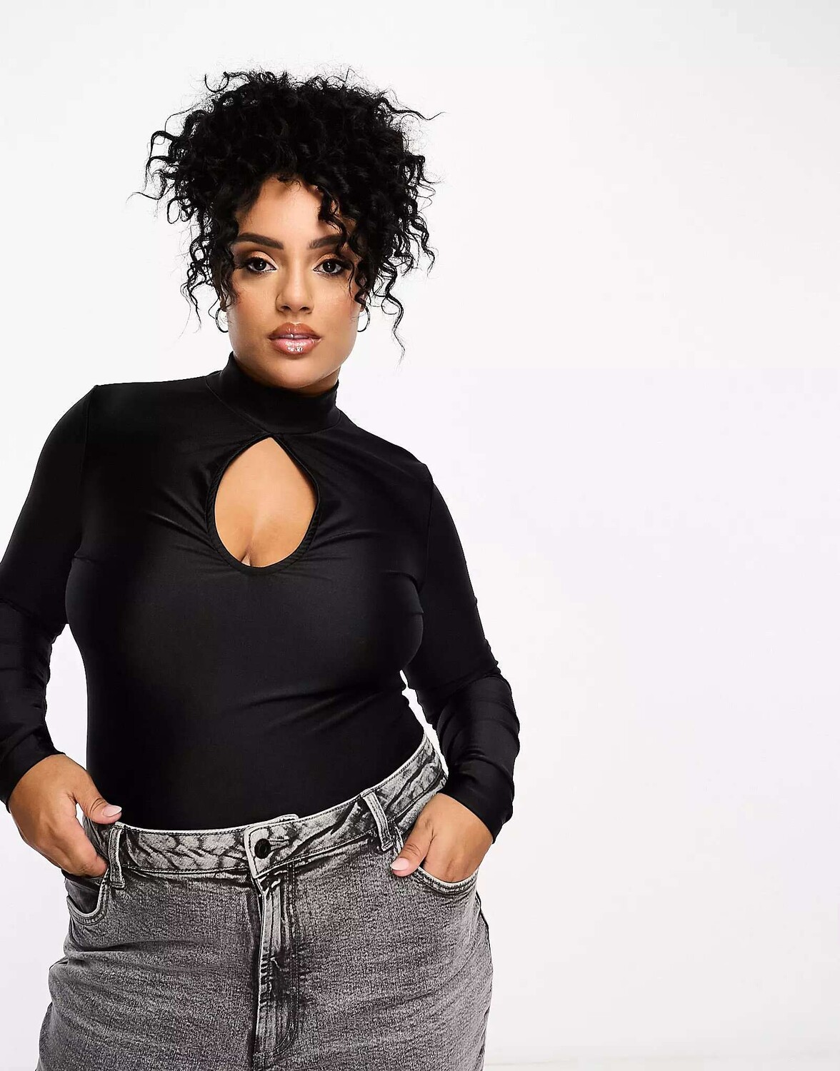Эксклюзивное черное боди с высоким воротником и открытой спиной ASOS DESIGN Curve
Эксклюзивное черное боди с высоким воротником и открытой спиной ASOS DESIGN Curve