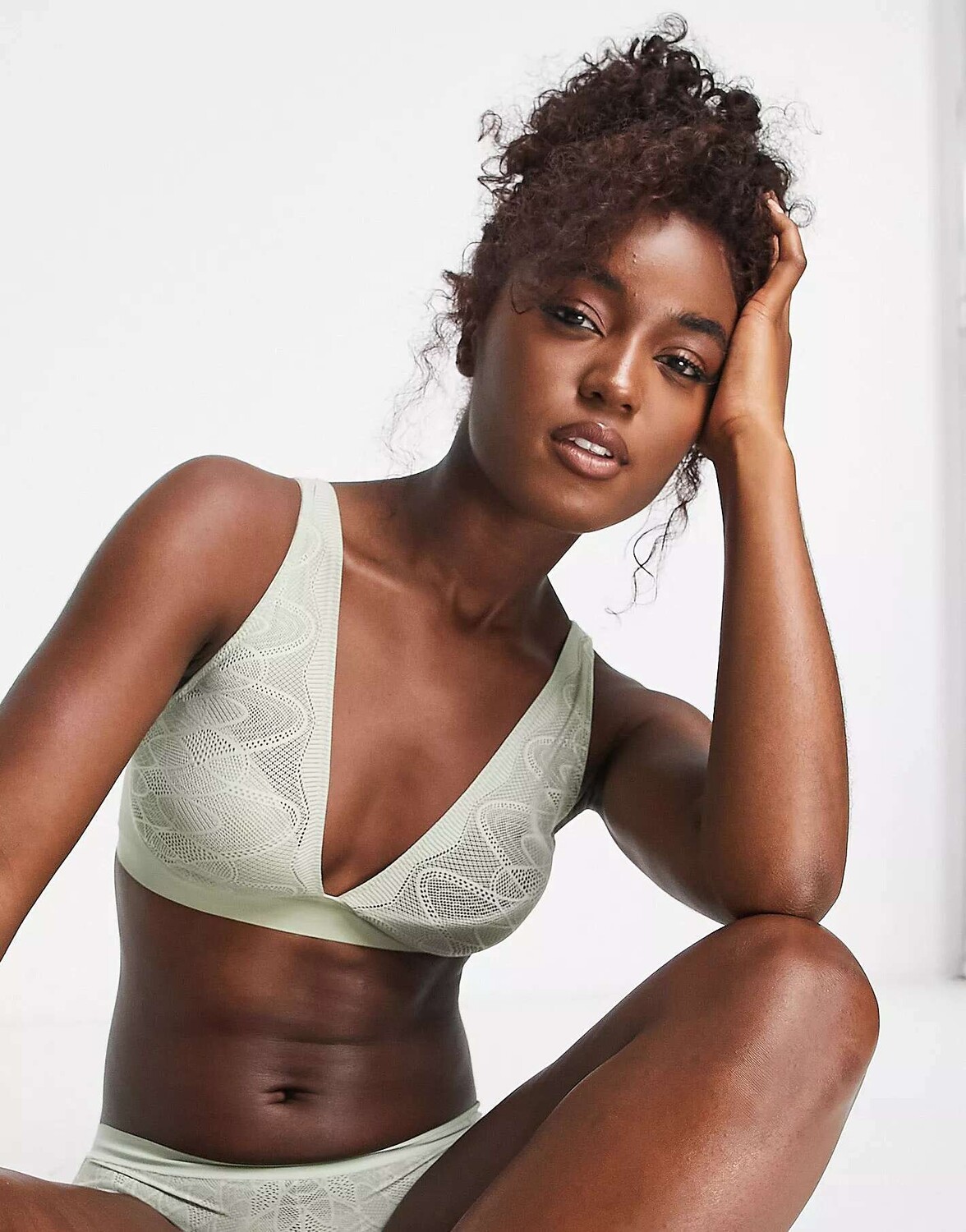 Комфортный кружевной бюстгальтер без косточек DKNY Intimates цвета пустынного шалфея
Комфортный кружевной бюстгальтер без косточек DKNY Intimates цвета пустынного шалфея