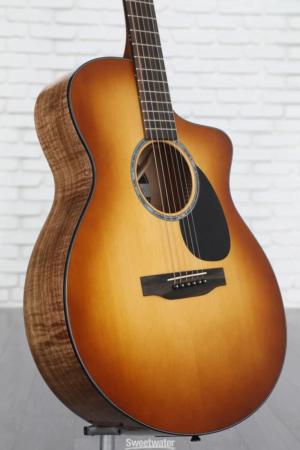 Акустически-электрическая гитара Martin Sweetwater Select SC12E - Special Burst
Акустически-электрическая гитара Martin Sweetwater Select SC12E - Special Burst