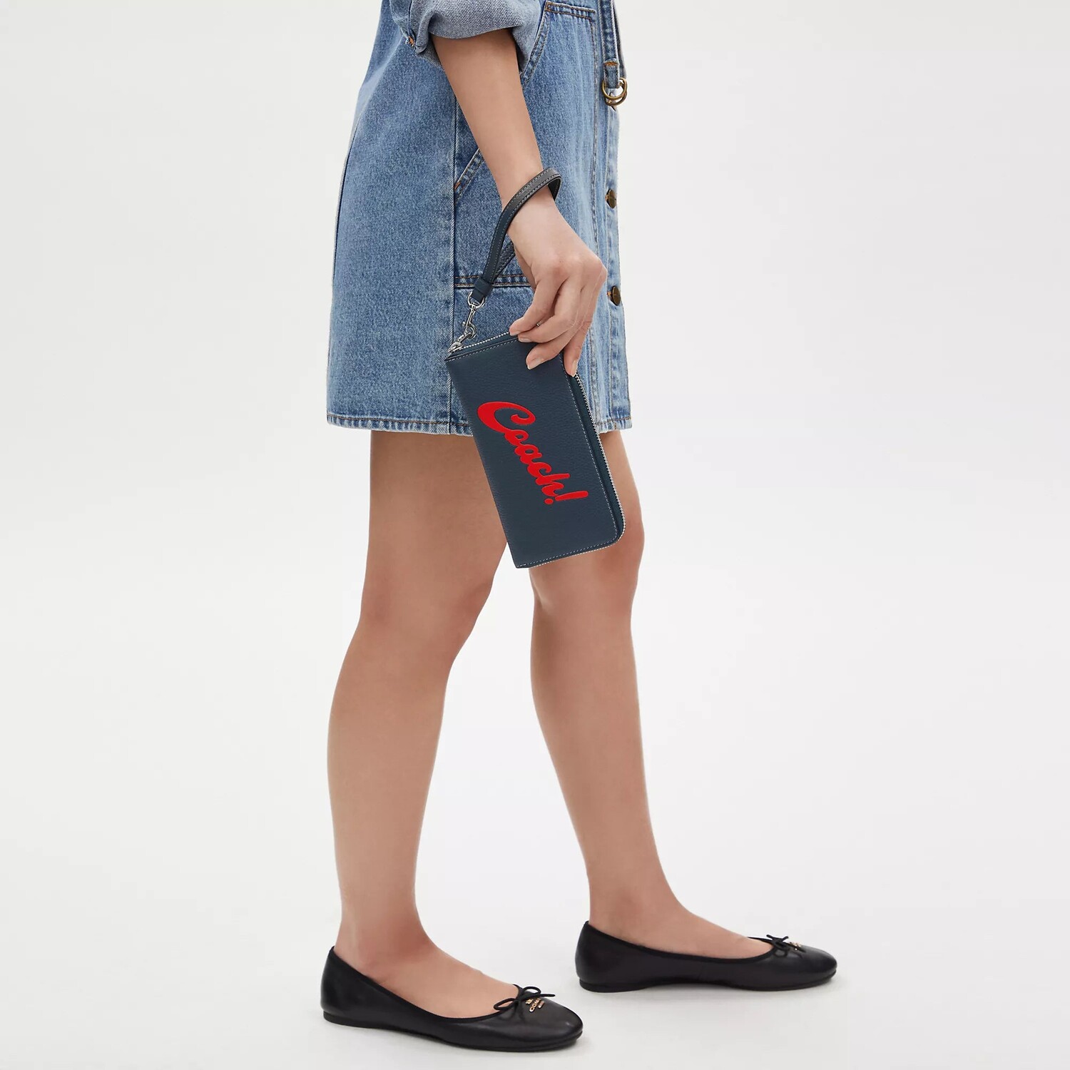 Длинный кошелек Coach Outlet на молнии по кругу с графикой Coach, цвет Silver/Denim
Длинный кошелек Coach Outlet на молнии по кругу с графикой Coach, цвет Silver/Denim