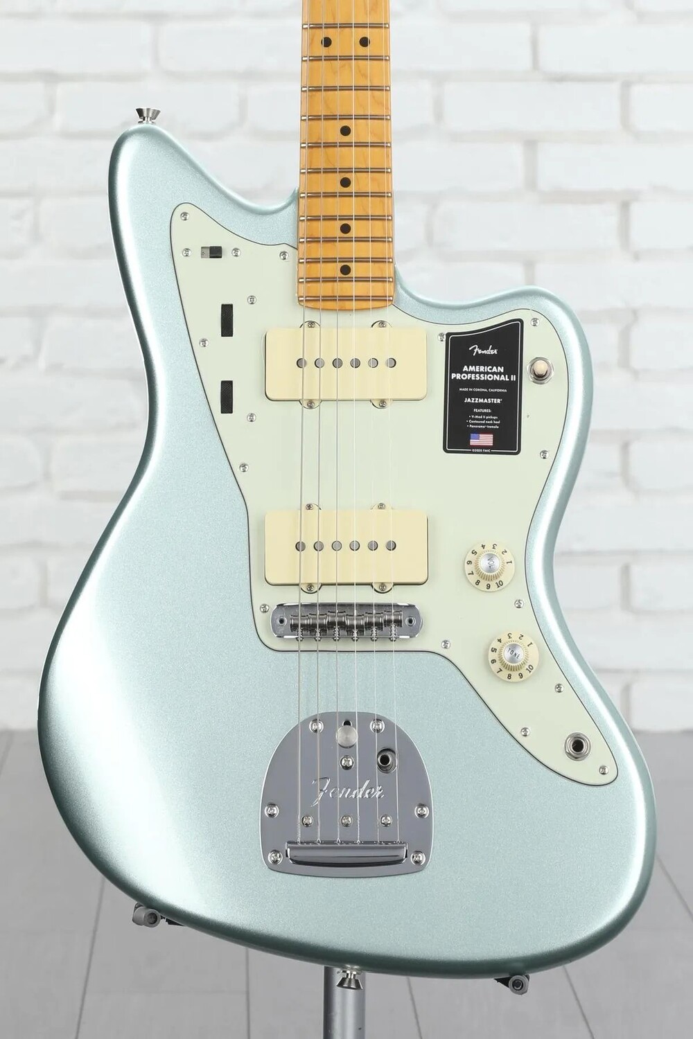 Fender American Professional II Jazzmaster — Mystic Surf Green с кленовой накладкой на грифе
Fender American Professional II Jazzmaster — Mystic Surf Green с кленовой накладкой на грифе