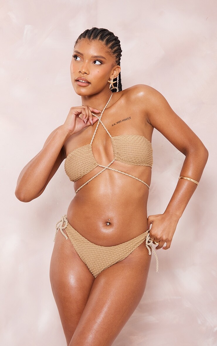 PrettyLittleThing Топ бикини с текстурированной ржавчиной и вафельной косой на бретельках, перекрещивающийся спереди
PrettyLittleThing Топ бикини с текстурированной ржавчиной и вафельной косой на бретельках, перекрещивающийся спереди