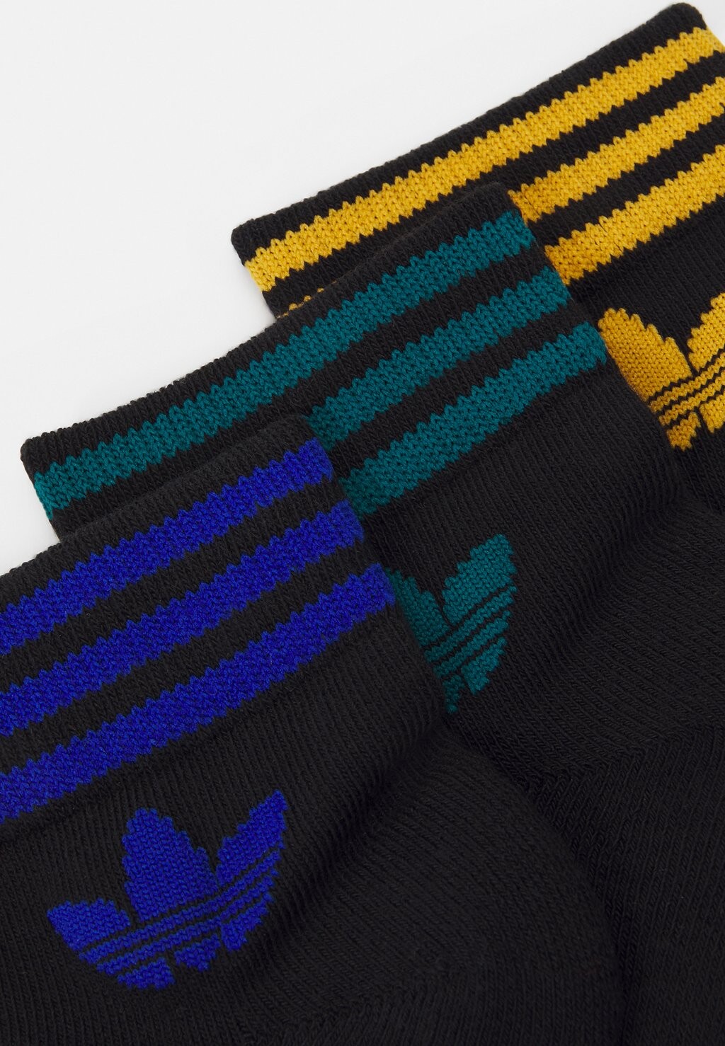 Носки Unisex 3 Pack adidas Originals, черный/бирюзовый/желтый preloved/королевский синий команды
Носки Unisex 3 Pack adidas Originals, черный/бирюзовый/желтый preloved/королевский синий команды