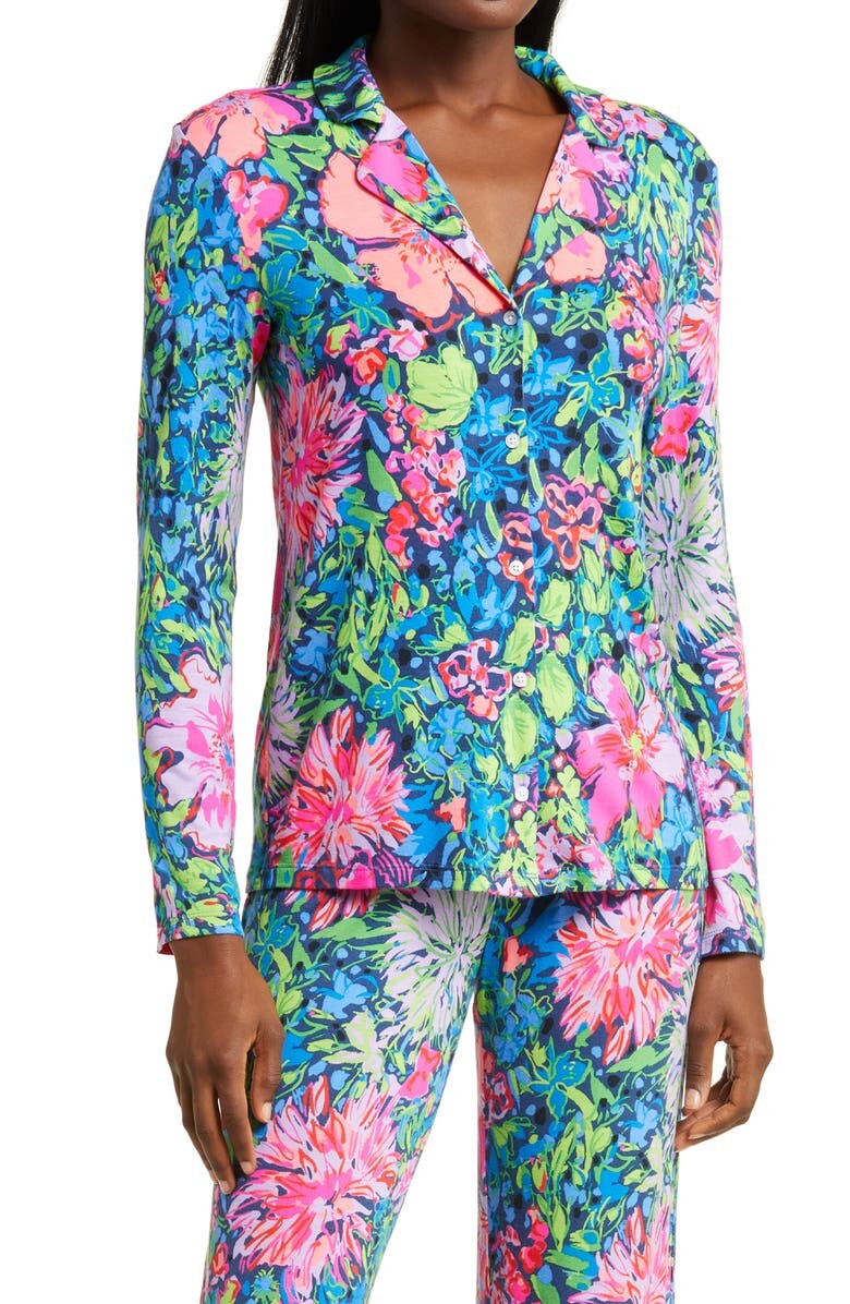 Трикотажный пижамный топ на пуговицах с длинными рукавами и принтом LILLY PULITZER
Трикотажный пижамный топ на пуговицах с длинными рукавами и принтом LILLY PULITZER