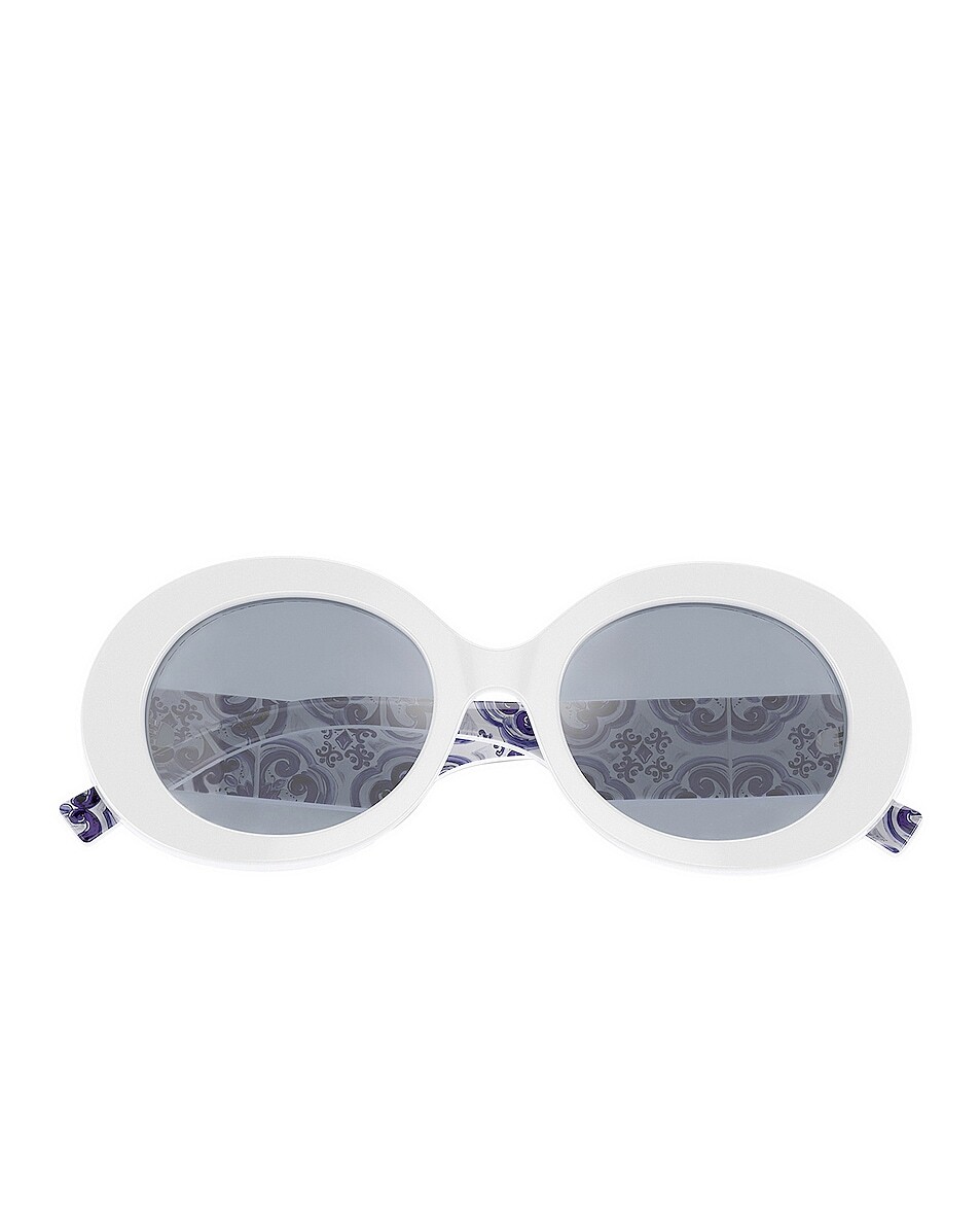Солнцезащитные очки Dolce & Gabbana Round, цвет White & Light Blue Mirror Silver
Солнцезащитные очки Dolce & Gabbana Round, цвет White & Light Blue Mirror Silver