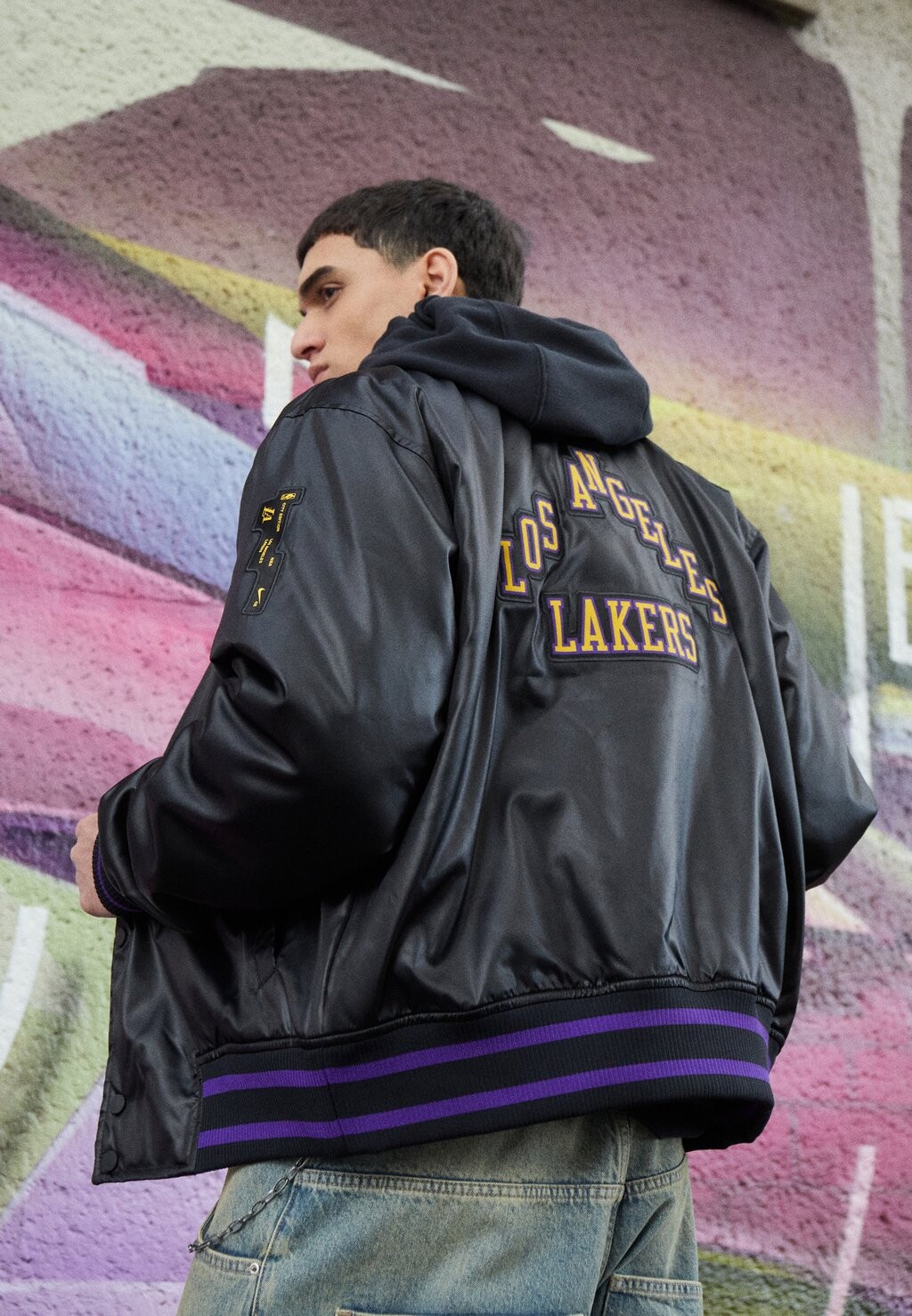Team Nba Los Angeles Lakers City Edition Jacket Nike, цвет black/amarillo
Team Nba Los Angeles Lakers City Edition Jacket Nike, цвет black/amarillo