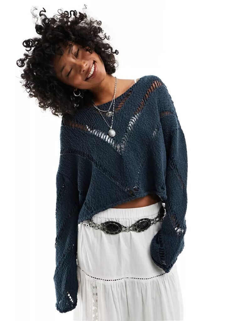 Free People – свитер крупной вязки темно-синего цвета, короткого свободного кроя
Free People – свитер крупной вязки темно-синего цвета, короткого свободного кроя