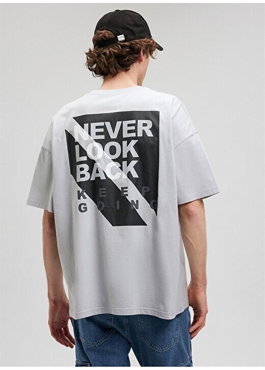 Однотонная светло-серая мужская футболка с простым воротником M0612110-70075_NEVER LOOK T-SHIRT Mavi, серый
Однотонная светло-серая мужская футболка с простым воротником M0612110-70075_NEVER LOOK T-SHIRT Mavi, серый