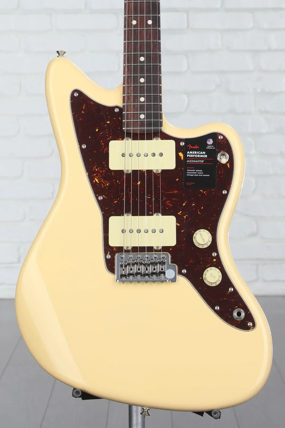 Fender American Performer Jazzmaster — винтажный белый цвет с накладкой из палисандра
Fender American Performer Jazzmaster — винтажный белый цвет с накладкой из палисандра