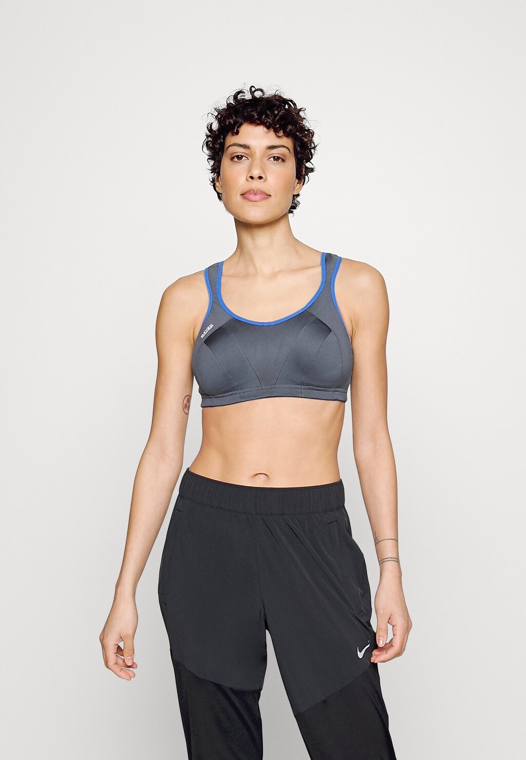 Спортивный бюстгальтер с высокой поддержкой ACTIVE MULTI BRA Shock Absorber, темно-серый
Спортивный бюстгальтер с высокой поддержкой ACTIVE MULTI BRA Shock Absorber, темно-серый