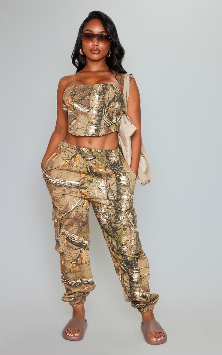 PrettyLittleThing Спортивные брюки оверсайз с камуфляжным принтом Shape Green Forest
PrettyLittleThing Спортивные брюки оверсайз с камуфляжным принтом Shape Green Forest