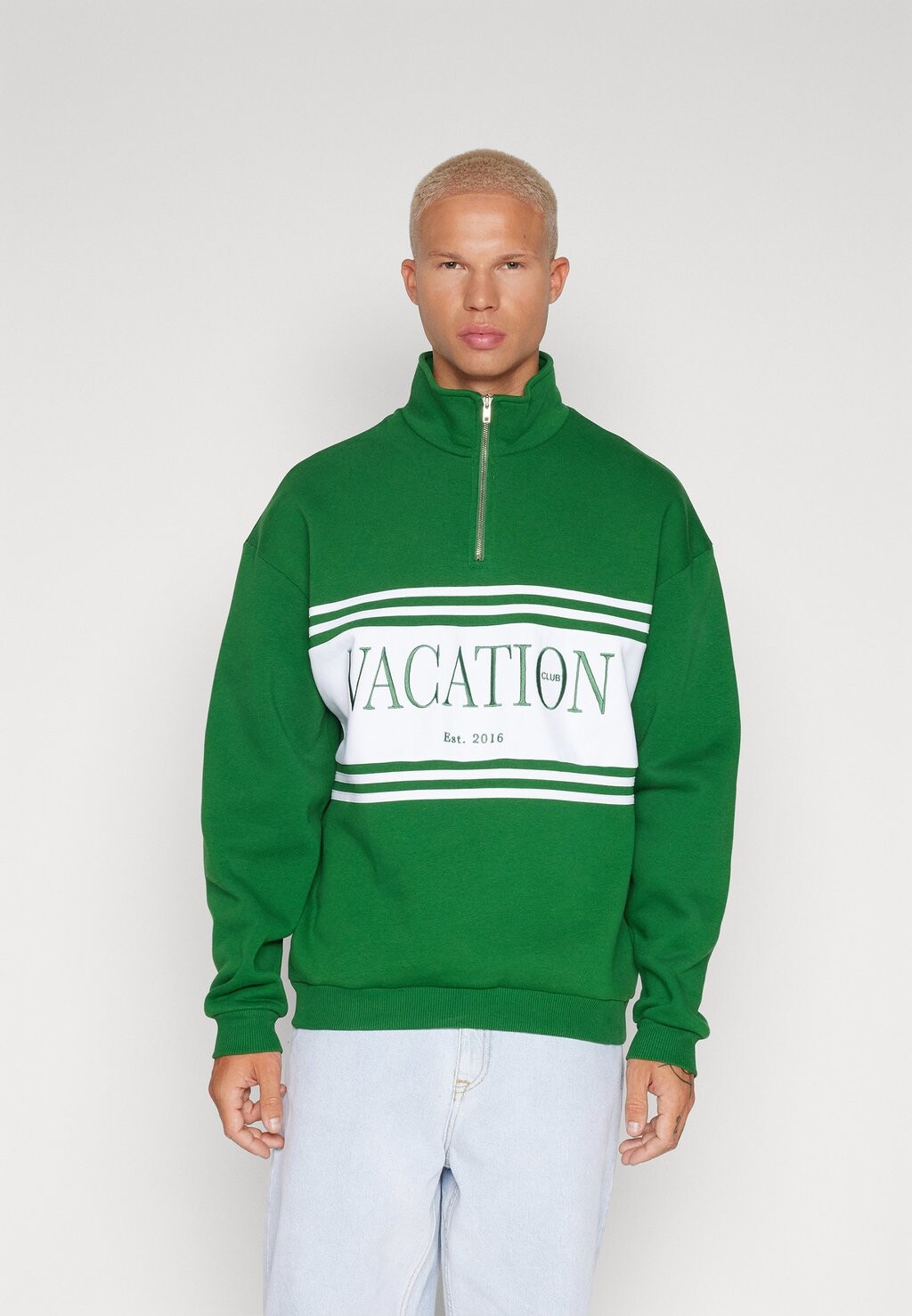 Толстовка On Vacation ЖЕНСКИЙ СВИТЕР CLASSIC LOGO ПОЛОВИННАЯ МОЛНИЯ, цвет grass green
Толстовка On Vacation ЖЕНСКИЙ СВИТЕР CLASSIC LOGO ПОЛОВИННАЯ МОЛНИЯ, цвет grass green