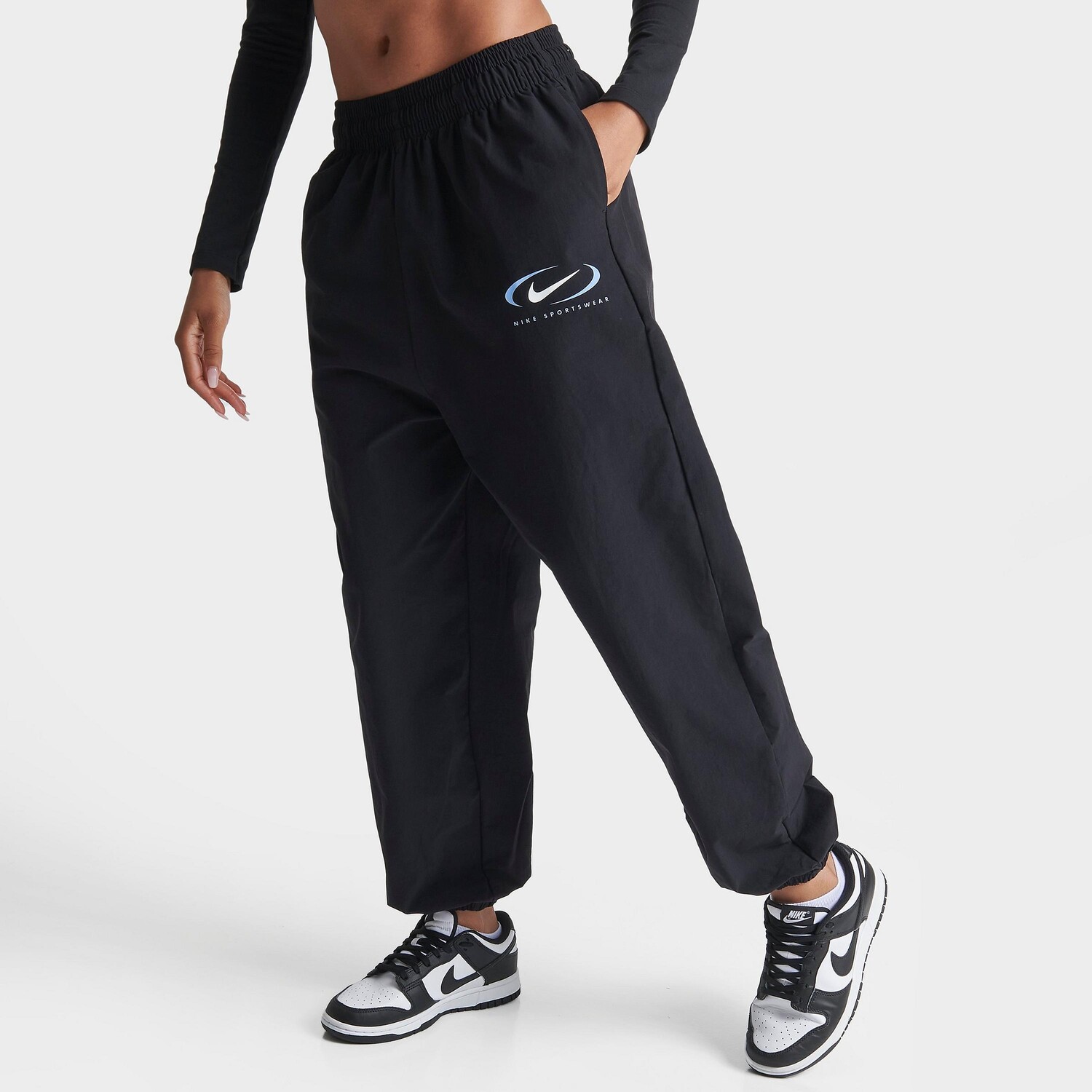 Женские спортивные брюки Nike Sportswear Trend из тканого материала с логотипом Swoosh, черный
Женские спортивные брюки Nike Sportswear Trend из тканого материала с логотипом Swoosh, черный