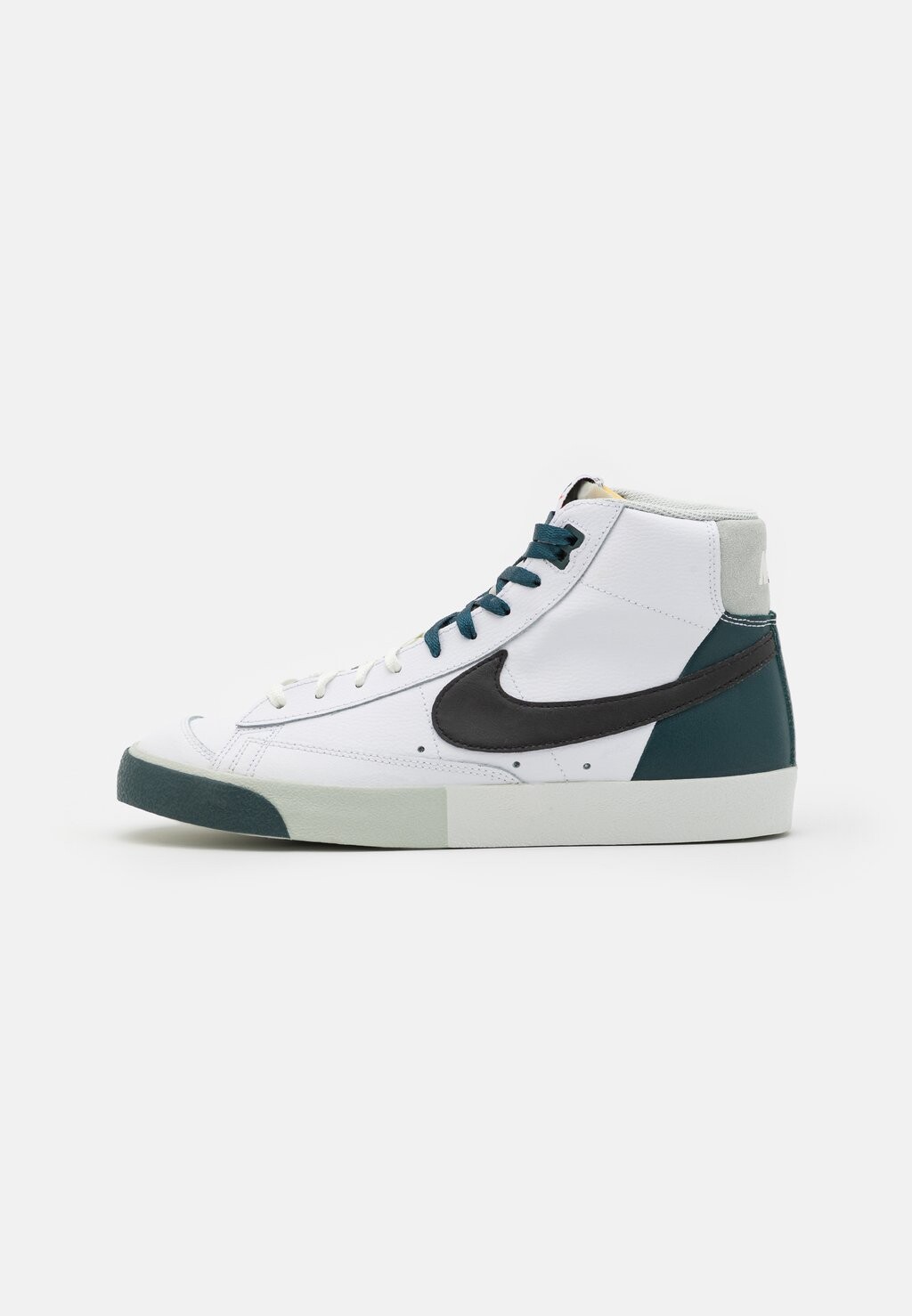 Высокие кеды BLAZER MID 77 Nike, белый/черный/глубокие джунгли/светло-серебристый/парус/черный
Высокие кеды BLAZER MID 77 Nike, белый/черный/глубокие джунгли/светло-серебристый/парус/черный