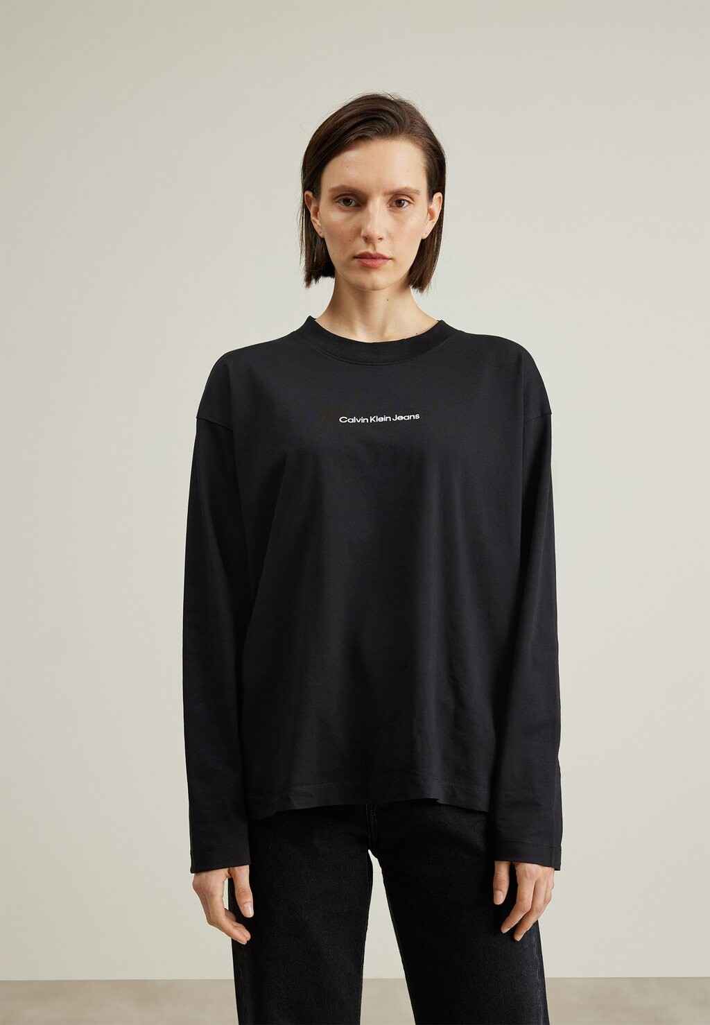 Футболка с длинными рукавами INSTITUTIONAL LOOSE LONG SLEVES Calvin Klein Jeans, черная, Черный
Футболка с длинными рукавами INSTITUTIONAL LOOSE LONG SLEVES Calvin Klein Jeans, черная, Черный