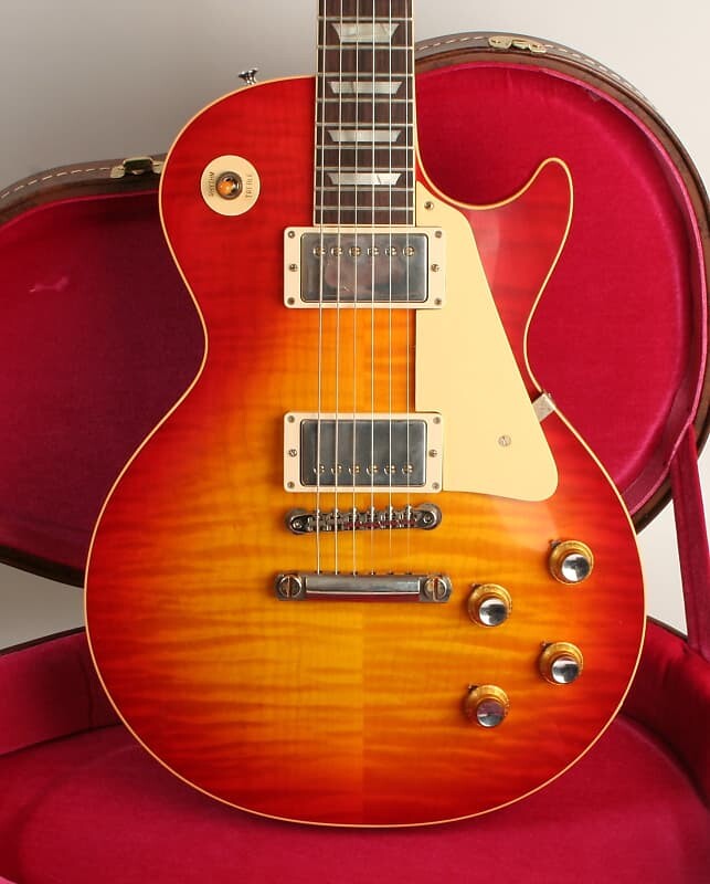Электрогитара Gibson Custom Shop 1960 Les Paul Standard Reissue VOS Washed Cherry Sunburst 03460
Электрогитара Gibson Custom Shop 1960 Les Paul Standard Reissue VOS Washed Cherry Sunburst 03460