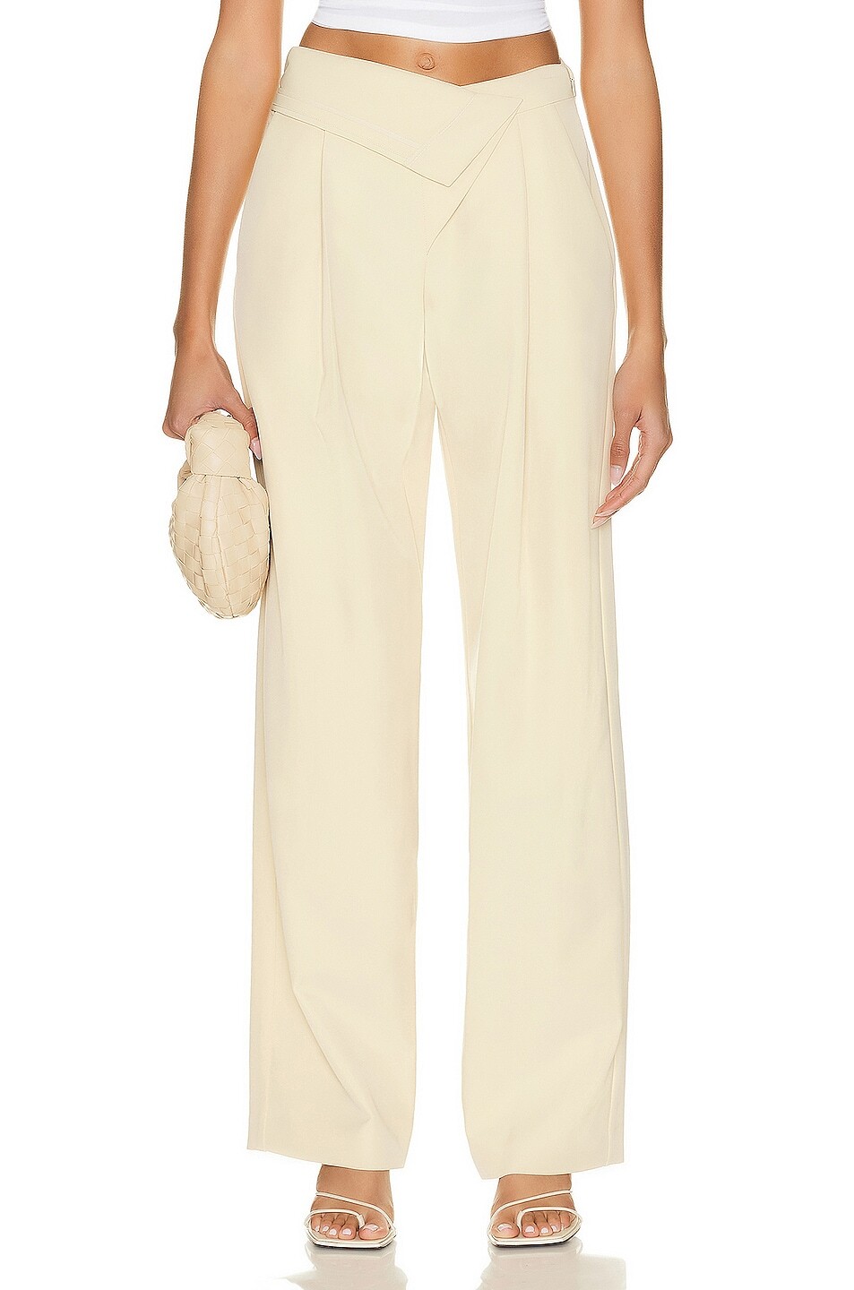 Брюки Simkhai Vianka Technical Cocktail Crepe Draped Relaxed, цвет Dried Pineapple
Брюки Simkhai Vianka Technical Cocktail Crepe Draped Relaxed, цвет Dried Pineapple