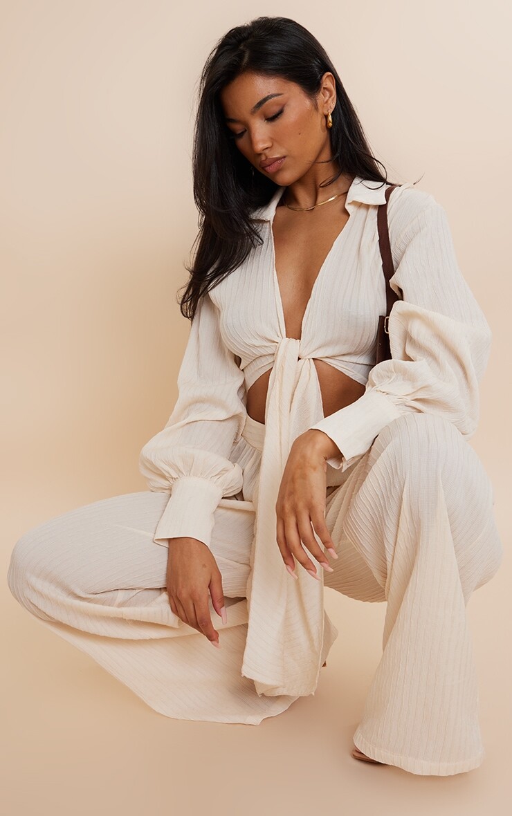 PrettyLittleThing Кремовый текстурированный тканый комбинезон с завязками и вырезами в стиле рубашки в стиле рубашки
PrettyLittleThing Кремовый текстурированный тканый комбинезон с завязками и вырезами в стиле рубашки в стиле рубашки