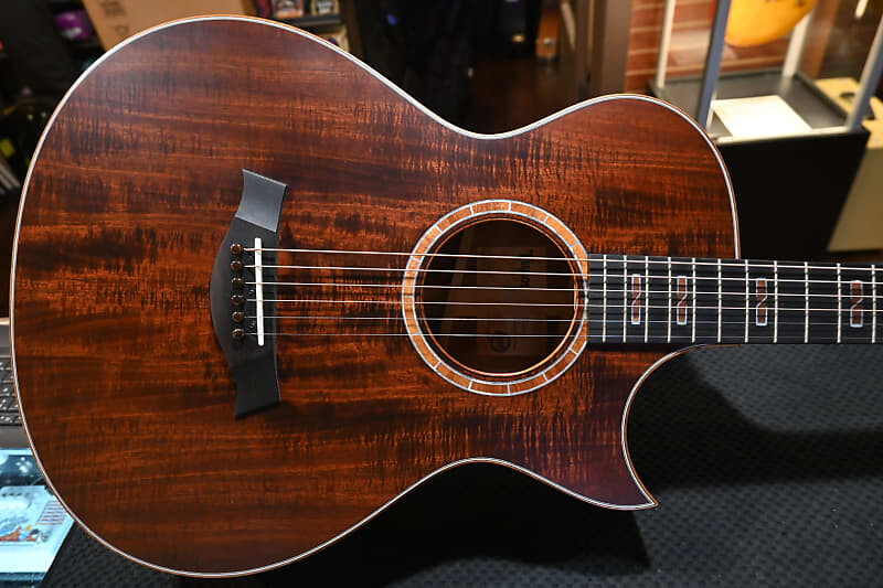 Акустическая гитара Taylor Custom GC 12-Fret Grand Concert Figured Blackwood #2160
Акустическая гитара Taylor Custom GC 12-Fret Grand Concert Figured Blackwood #2160