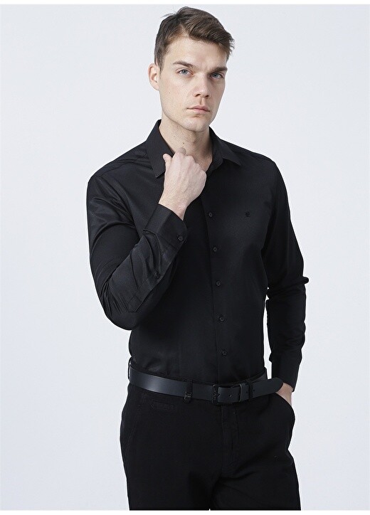 Классическая однотонная черная мужская рубашка Slim Fit с длинным рукавом и воротником Pierre Cardin
Классическая однотонная черная мужская рубашка Slim Fit с длинным рукавом и воротником Pierre Cardin
