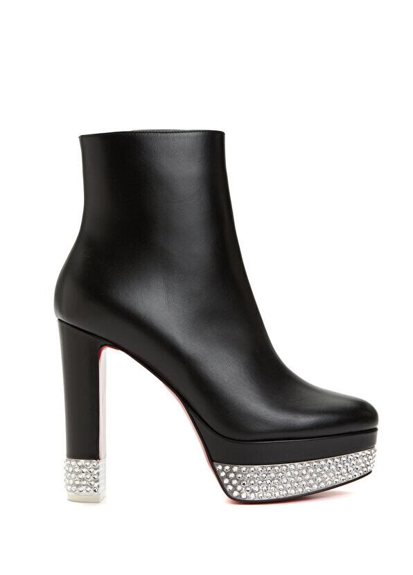 Черные женские кожаные ботинки cassandri на подошве с вышивкой камнями Christian Louboutin
Черные женские кожаные ботинки cassandri на подошве с вышивкой камнями Christian Louboutin