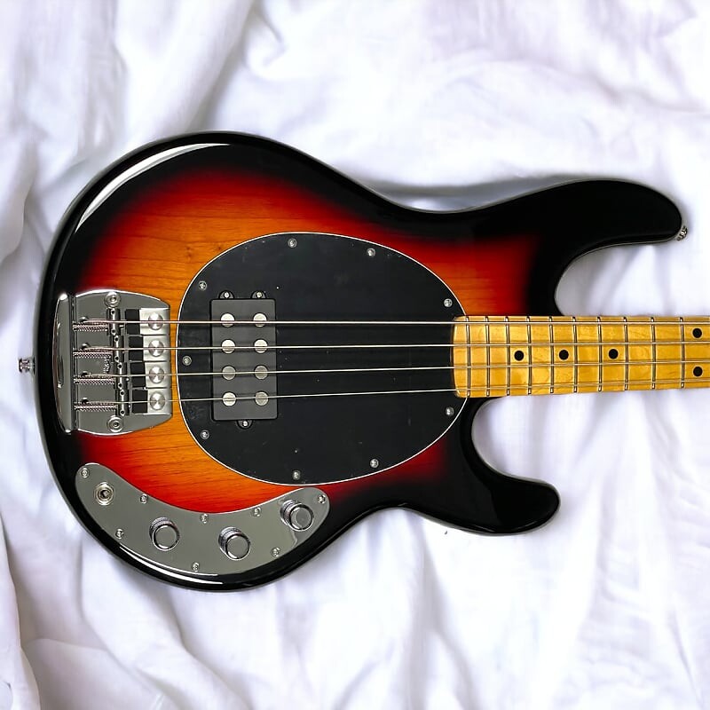 Басс гитара ERNIE BALL MUSIC MAN STINGRAY 4 "70'S RETRO", Vintage Sunburst/ Maple
Басс гитара ERNIE BALL MUSIC MAN STINGRAY 4 "70'S RETRO", Vintage Sunburst/ Maple