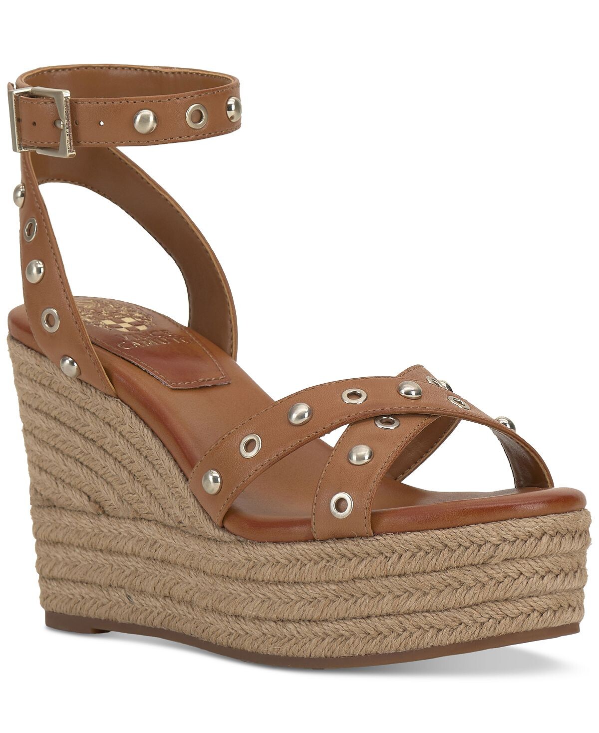 Сандалии Feegella на платформе с заклепками и ремешком на щиколотке Vince Camuto
Сандалии Feegella на платформе с заклепками и ремешком на щиколотке Vince Camuto