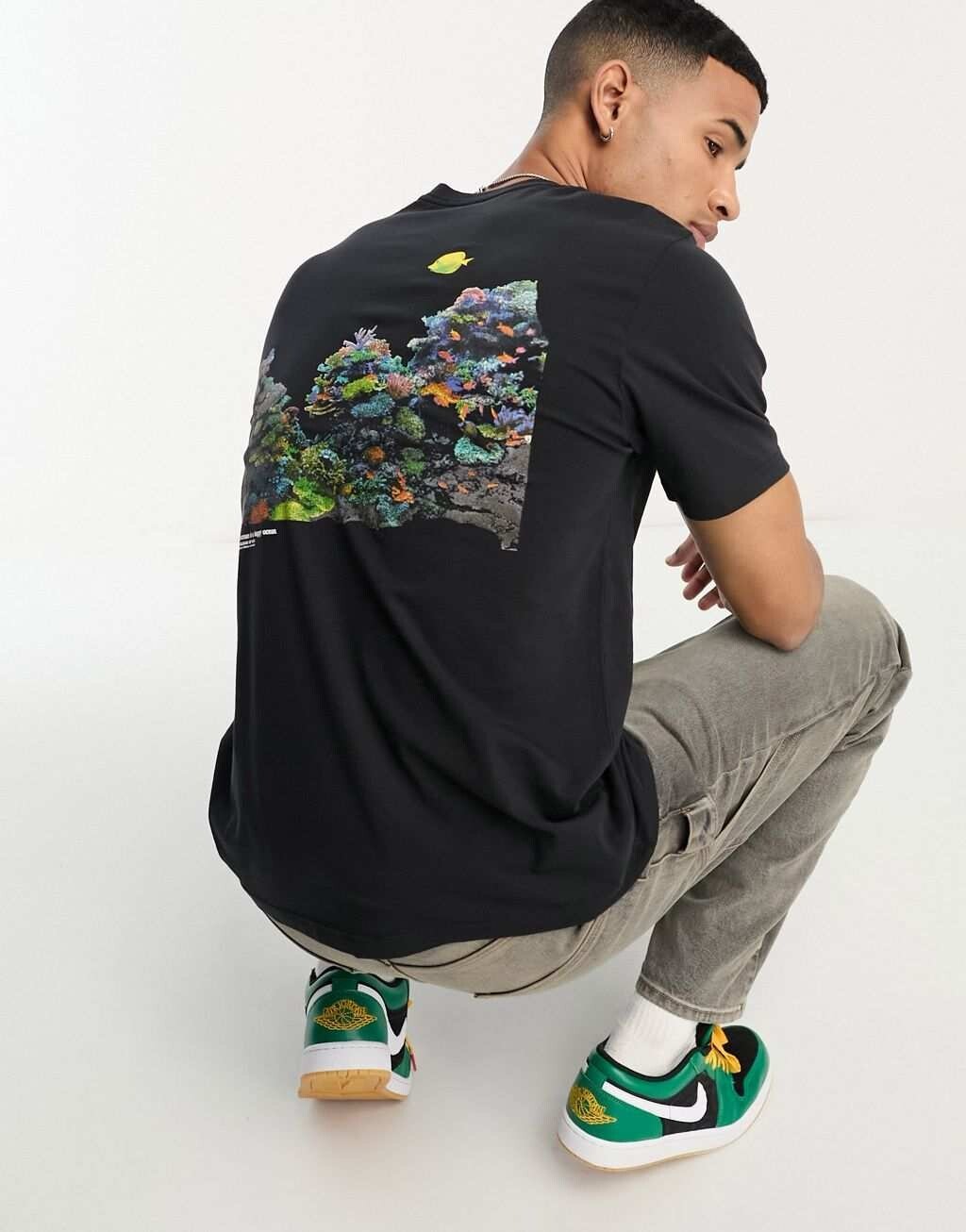 Эксклюзивная черная футболка Levi's для ASOS с логотипом и рыбным принтом на спине., Черный
Эксклюзивная черная футболка Levi's для ASOS с логотипом и рыбным принтом на спине., Черный