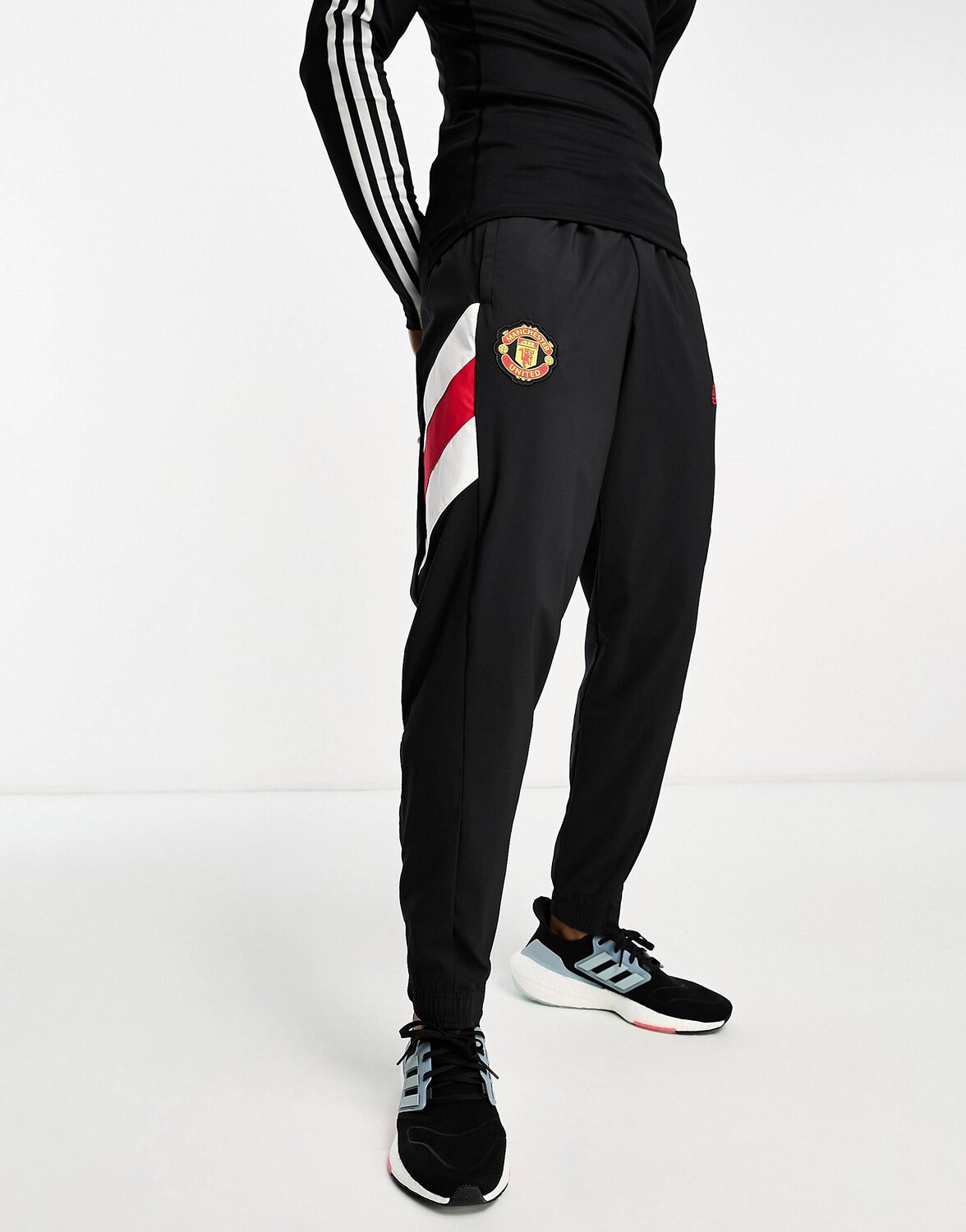 Черные джоггеры adidas Football Manchester United FC Icons adidas performance
Черные джоггеры adidas Football Manchester United FC Icons adidas performance