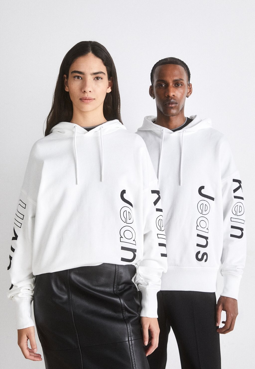 Толстовка BLOCKING GRAPHIC HOODIE UNISEX Calvin Klein Jeans, цвет bright white
Толстовка BLOCKING GRAPHIC HOODIE UNISEX Calvin Klein Jeans, цвет bright white