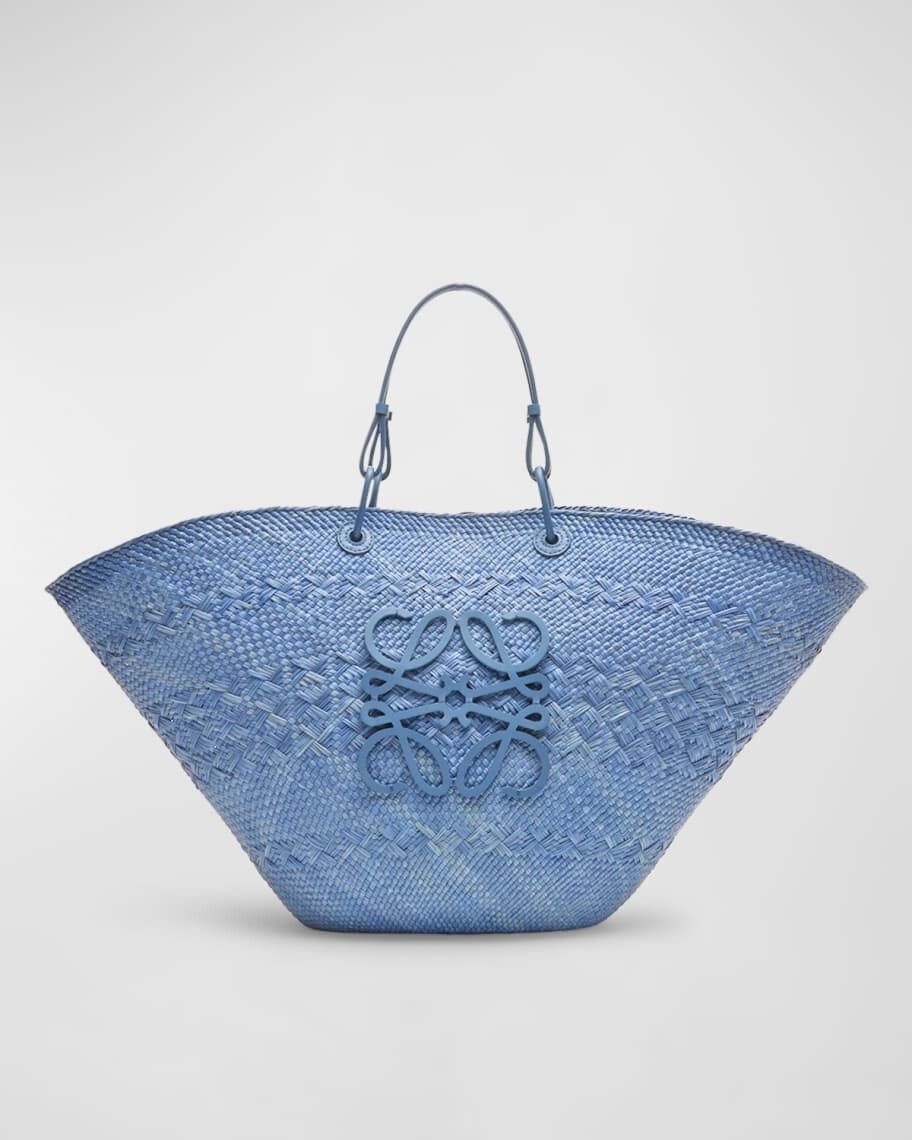 Сумка-тоут из искусственного воска из коллаборации с Paula’s Ibiza Anagram Basket Loewe
Сумка-тоут из искусственного воска из коллаборации с Paula’s Ibiza Anagram Basket Loewe
