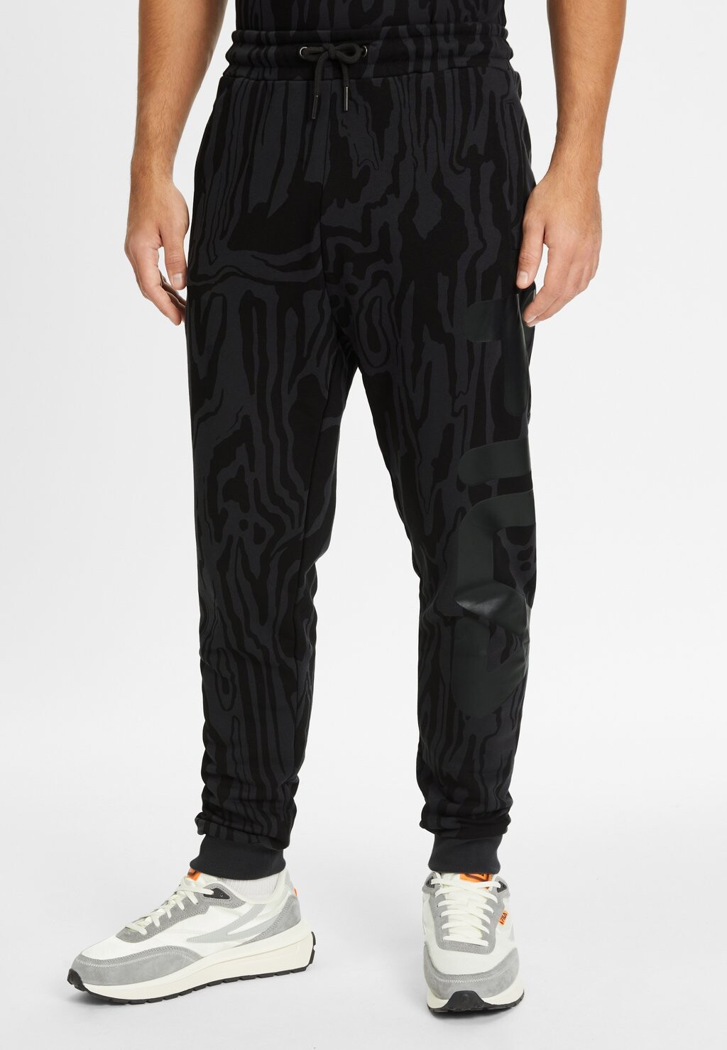Спортивные брюки APPAREL BIBLIS AOP Fila, фантомный камуфляж из чистого муара aop
Спортивные брюки APPAREL BIBLIS AOP Fila, фантомный камуфляж из чистого муара aop