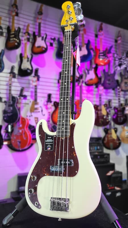 Басс гитара Fender American Professional II Precision Bass Left-Handed - Olympic White with RW Board, Case 111
Басс гитара Fender American Professional II Precision Bass Left-Handed - Olympic White with RW Board, Case 111