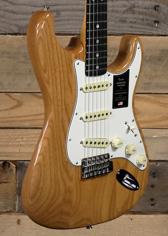 Электрогитара Fender American Vintage II 1973 Stratocaster, состаренная, натуральная, с футляром Fender American II Stratocaster Electric Guitar w/ Case
Электрогитара Fender American Vintage II 1973 Stratocaster, состаренная, натуральная, с футляром Fender American II Stratocaster Electric Guitar w/ Case