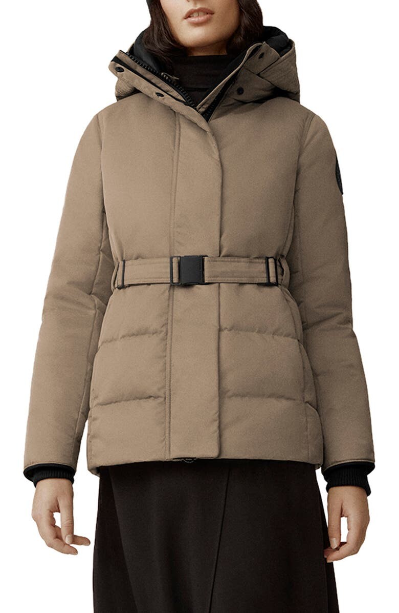 Водостойкая пуховая куртка с капюшоном из переработанного нейлона Merritt CANADA GOOSE
Водостойкая пуховая куртка с капюшоном из переработанного нейлона Merritt CANADA GOOSE