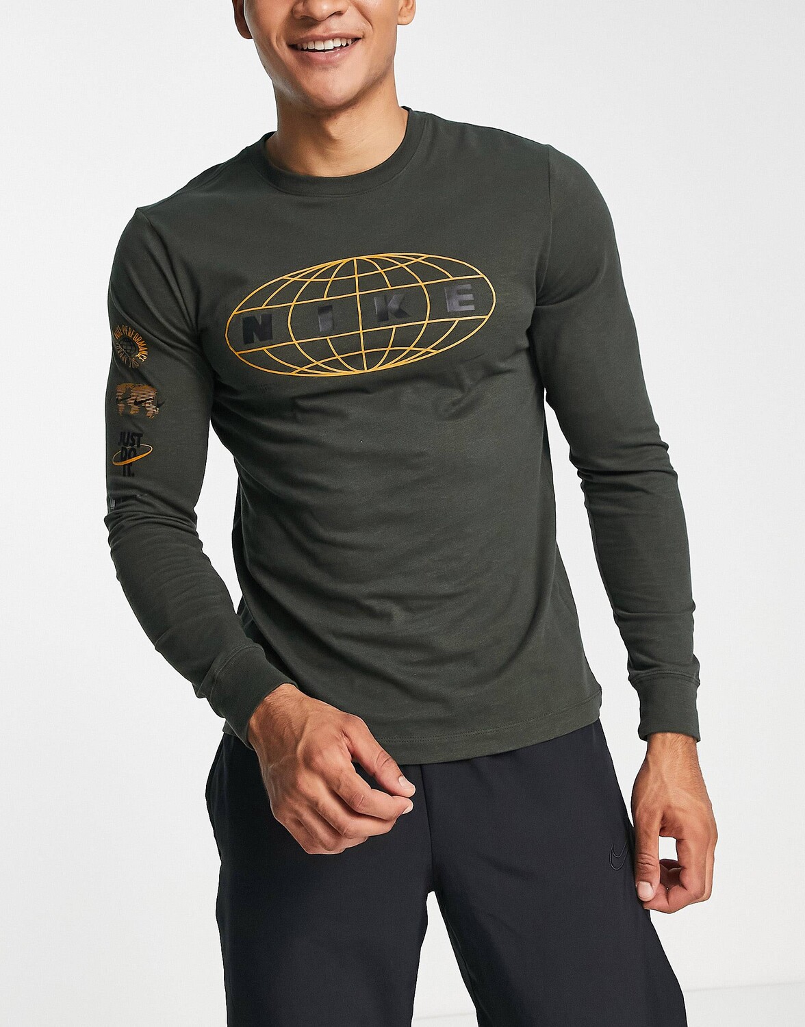 Белая футболка с длинным рукавом с графическим принтом Nike Training Dri-FIT Slub
Белая футболка с длинным рукавом с графическим принтом Nike Training Dri-FIT Slub