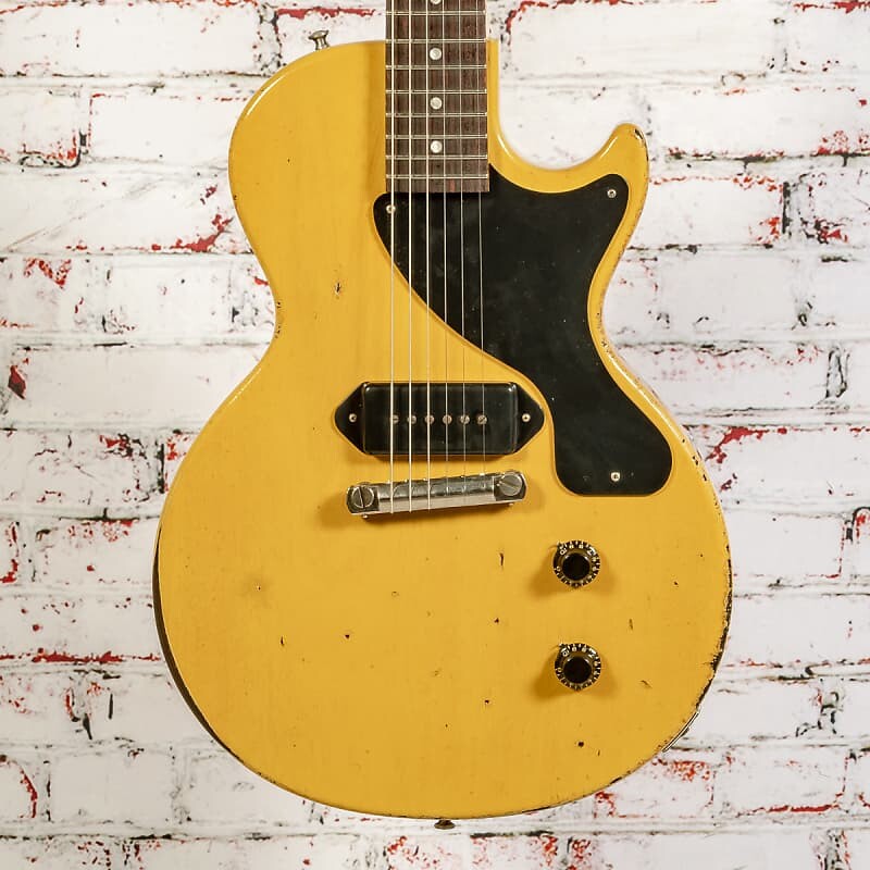 Электрогитара Gibson - 1957 Les Paul Junior Reissue - Electric Guitar - Single Cut - Heavy Aged - TV Yellow - w/ Brown Hardshell Case - x2293
Электрогитара Gibson - 1957 Les Paul Junior Reissue - Electric Guitar - Single Cut - Heavy Aged - TV Yellow - w/ Brown Hardshell Case - x2293