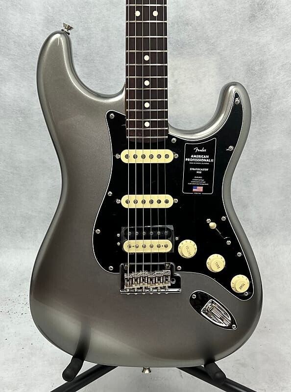 Fender American Professional II Stratocaster HSS - Mercury с палисандровой накладкой
Fender American Professional II Stratocaster HSS - Mercury с палисандровой накладкой