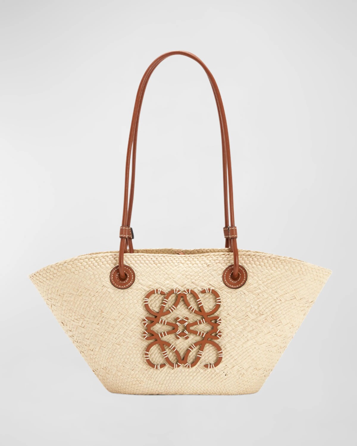 Маленькая сумка Basket Basket Ibiza Anagram из коллаборации с Paula's Iraca Palm с кожаными ручками Loewe, цвет Natural/Tan
Маленькая сумка Basket Basket Ibiza Anagram из коллаборации с Paula's Iraca Palm с кожаными ручками Loewe, цвет Natural/Tan