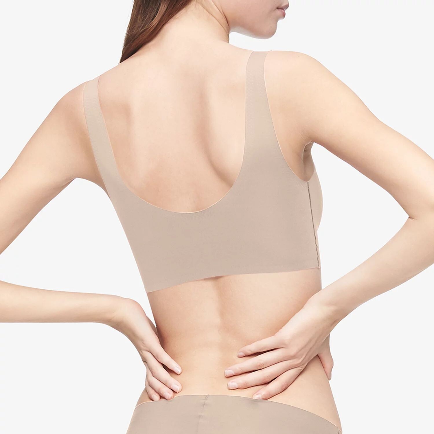 Calvin Klein Invisibles Comfort Push Up бралетт с глубоким вырезом QF5785 Calvin Klein
Calvin Klein Invisibles Comfort Push Up бралетт с глубоким вырезом QF5785 Calvin Klein