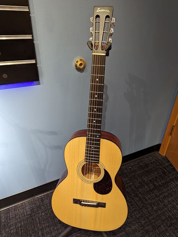 Акустическая гитара Eastman E10 OO Natural Gloss Finish Acoustic Guitar w/ Hardshell Case
Акустическая гитара Eastman E10 OO Natural Gloss Finish Acoustic Guitar w/ Hardshell Case