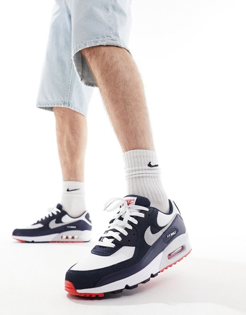 Nike – Air Max 90 – темно-синие спортивные кроссовки с белыми и красными вставками
Nike – Air Max 90 – темно-синие спортивные кроссовки с белыми и красными вставками