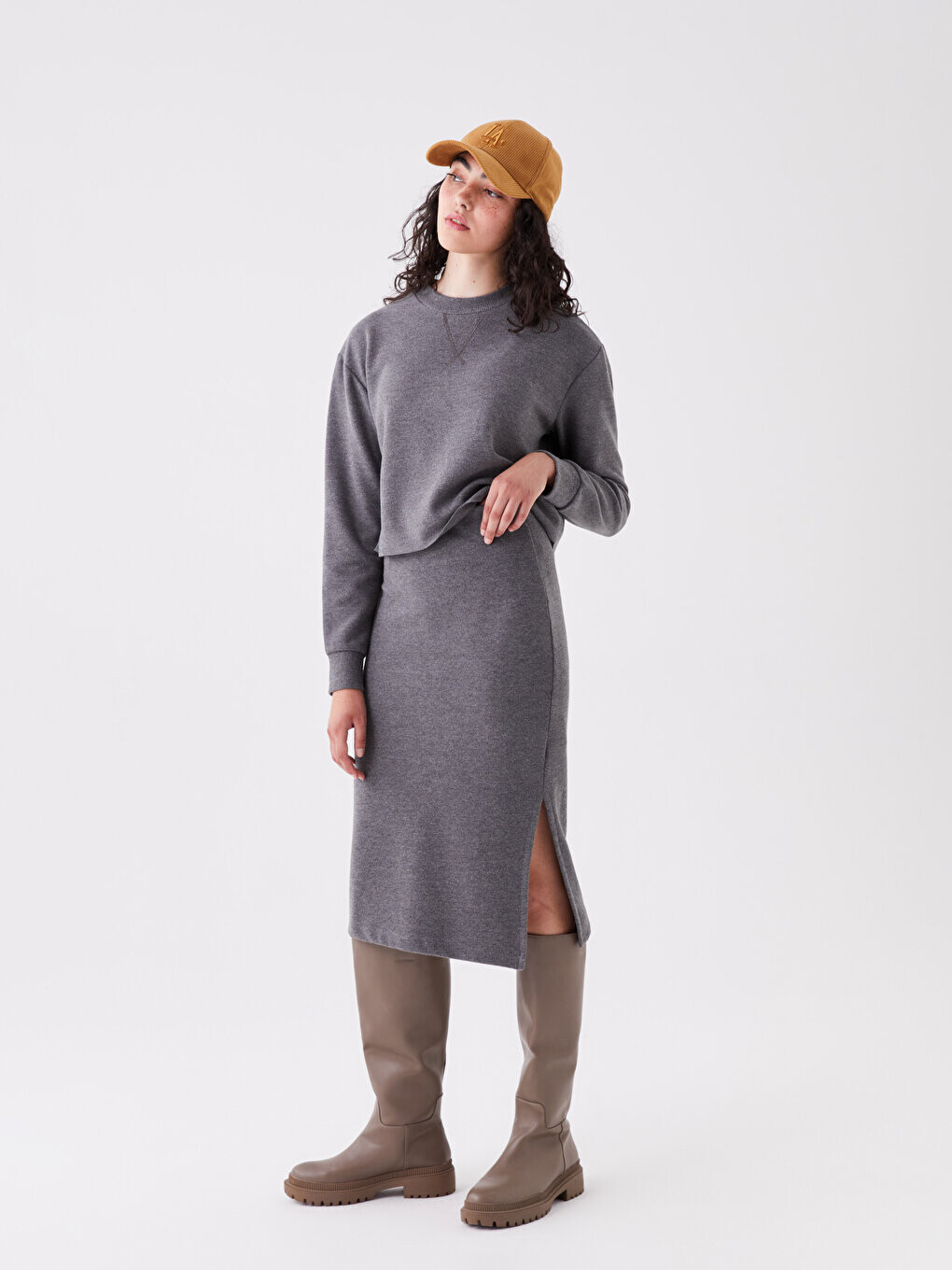 Женская однотонная трикотажная юбка очень облегающего кроя LCW Casual, антрацит меланж
Женская однотонная трикотажная юбка очень облегающего кроя LCW Casual, антрацит меланж
