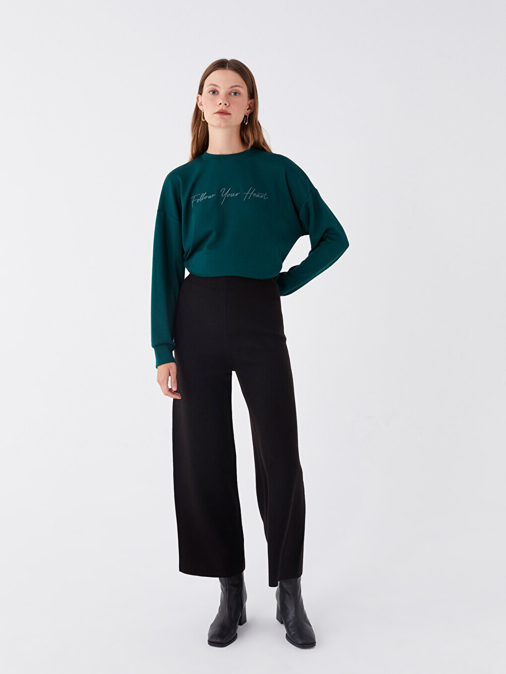 Женские однотонные трикотажные брюки с эластичной резинкой на талии LCW Modest, черный
Женские однотонные трикотажные брюки с эластичной резинкой на талии LCW Modest, черный